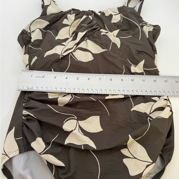 Lands end woman’s one piece bathing suit - Picture 4 of 7